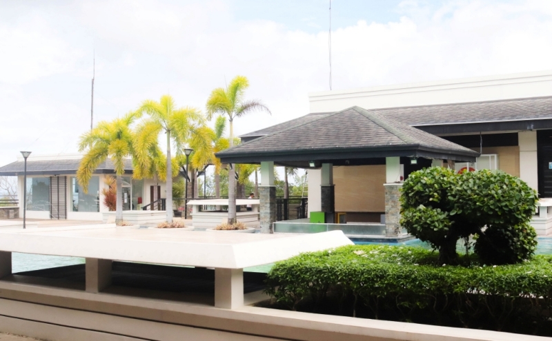 フィリピン留学 Cebu21 - LSLC-pool areas ground floor and chalet-15